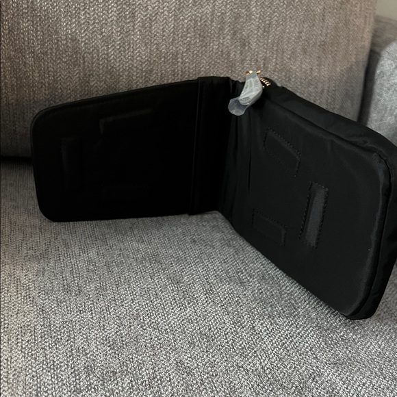 Women’s or Men - Picture 3 of 4